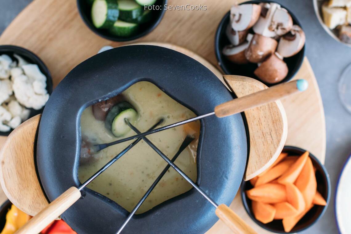 Vegetarisches Fondue mit cremiger Brühe